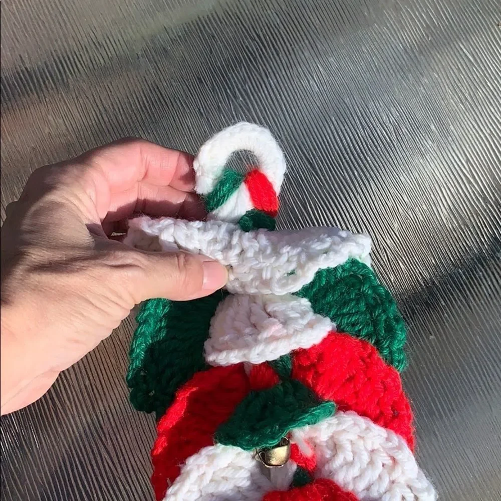 ‎Vtg kitschy handmade yarn Christmas wall hanging